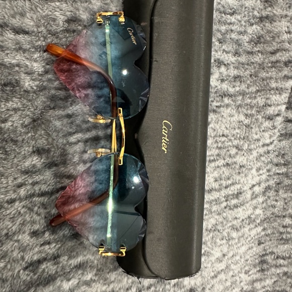 Cartier Heart shaped sunglasses - Picture 2 of 4